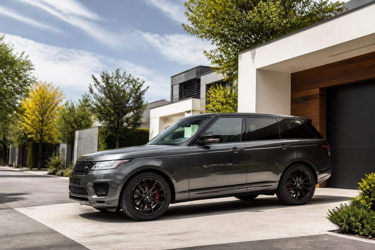 découvrez combien coûte l'assurance pour un range rover sport et les facteurs qui influencent son prix. guide complet pour bien choisir votre couverture.