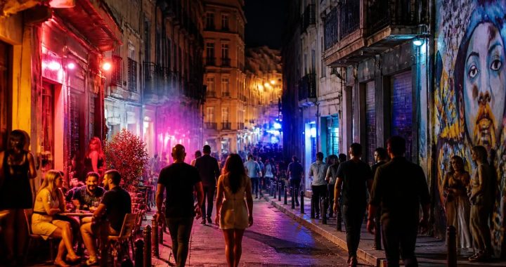 découvrez les quartiers chauds de marseille lors d'une exploration nocturne unique. plongez au cœur de la vie nocturne animée grâce à notre carte détaillée des meilleurs endroits à ne pas manquer.